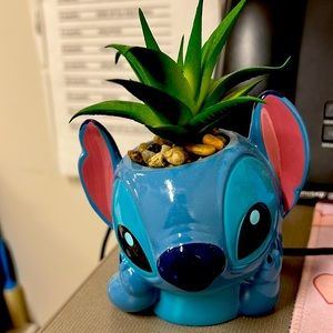Stitch w/fake plant